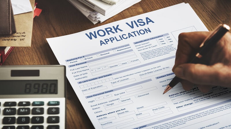 آیا با دریافت ویزای توریستی می‌توان در کانادا کار کرد؟